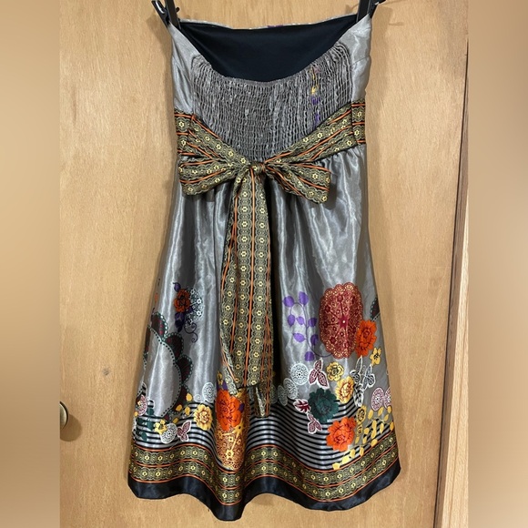 FOREVER- Satin like strapless dress - Picture 3 of 3